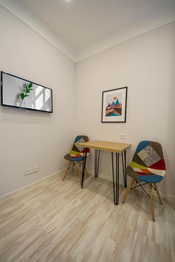 Design Apartments On Velyka Vasylkivska 42 Kijev Kültér fotó