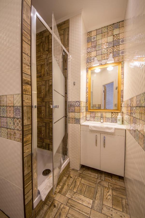 Design Apartments On Velyka Vasylkivska 42 Kijev Kültér fotó